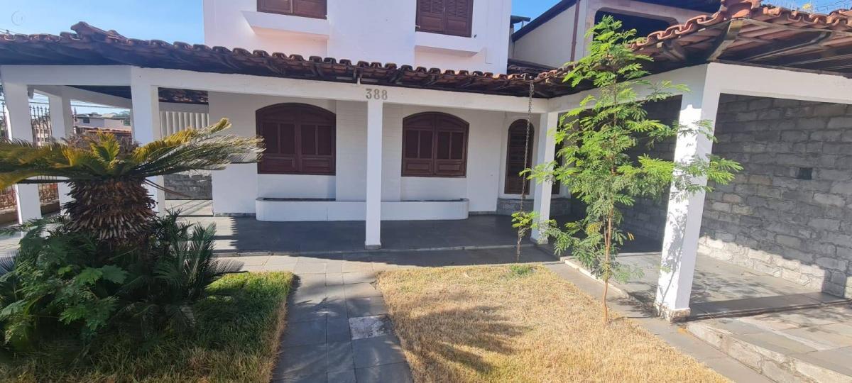 Casa em Ipatinga, Imbaúbas, com 6 quartos, 245m²